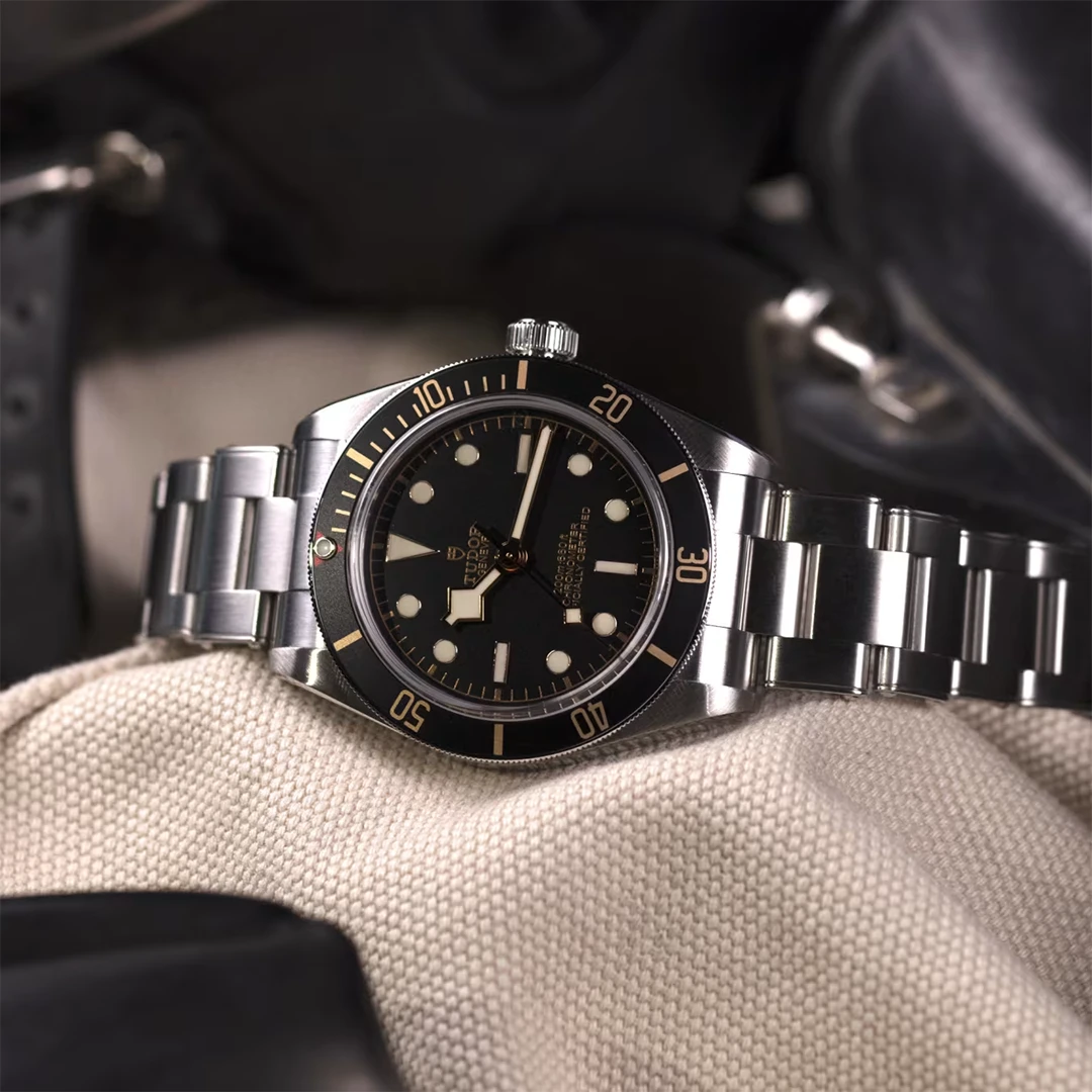 Black Bay 58 Series Heritage Diver - 39mm Black and Gilt Dial with Steel Bracelet - Image 4
