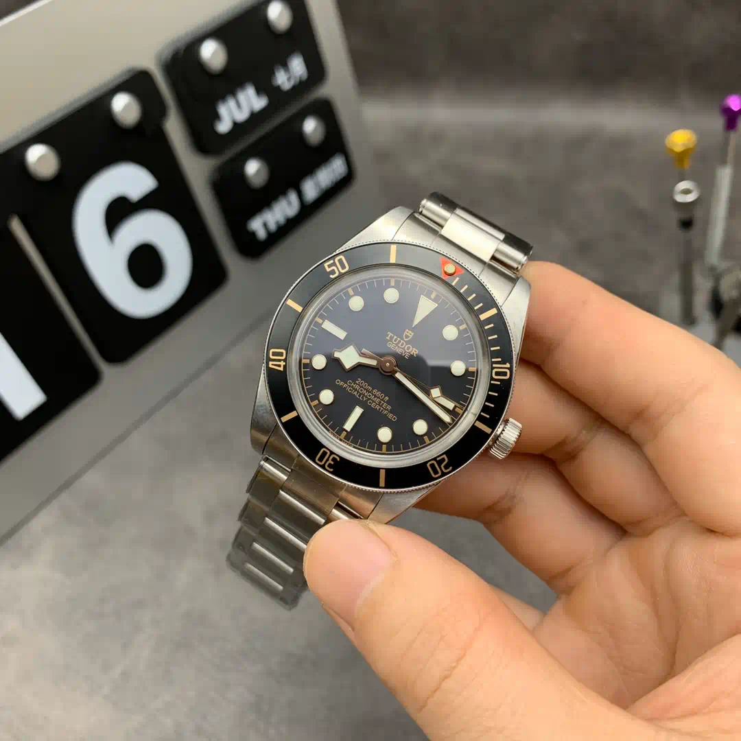 Black Bay 58 Series Heritage Diver - 39mm Black and Gilt Dial with Steel Bracelet - Image 9