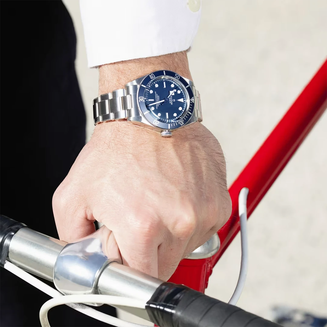 Black Bay 58 Series Navy Blue 39mm Heritage Diver - Blue Dial Steel Bracelet - Image 4