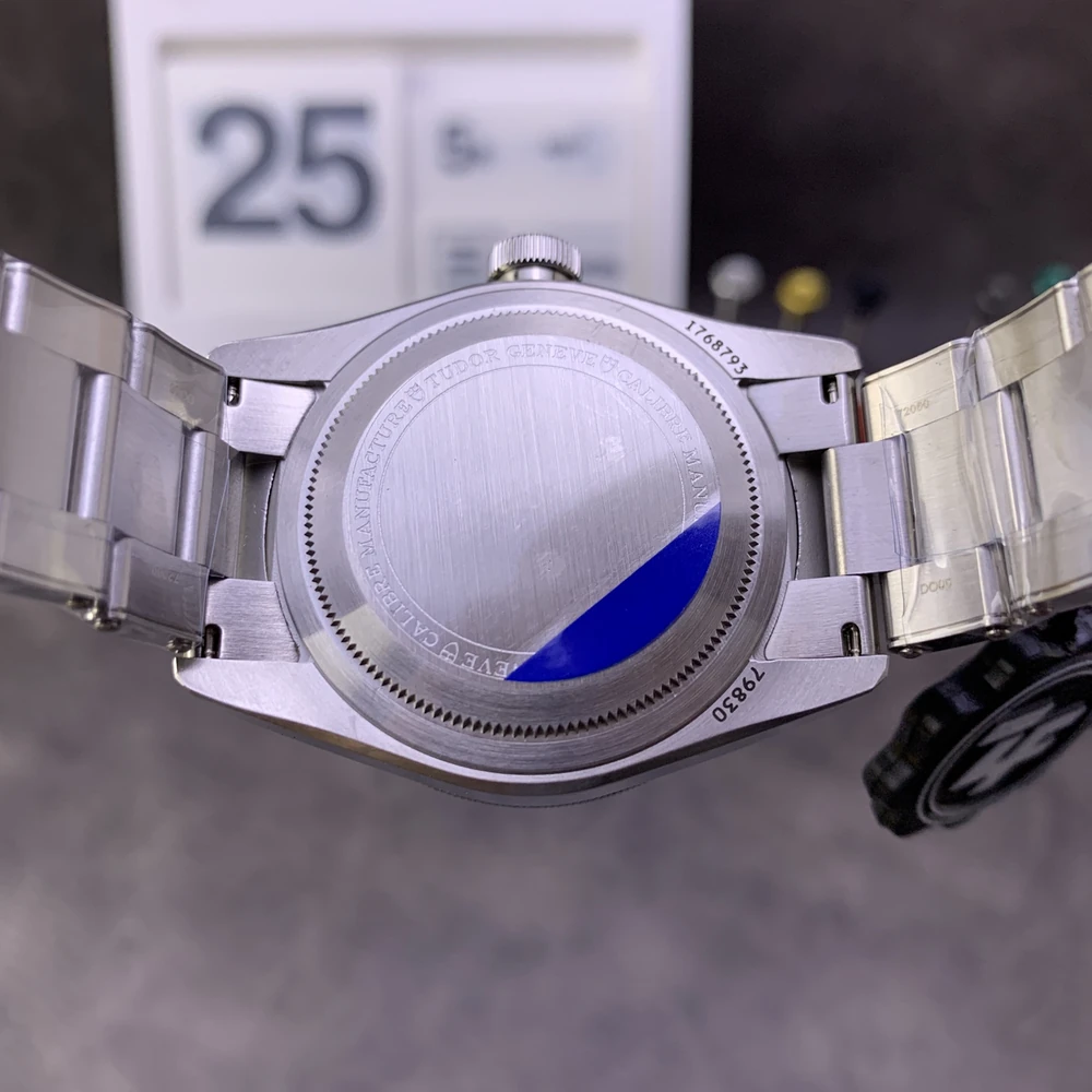 Black Bay GMT 41mm Dual Time Zone Watch - Black Dial and Pepsi Bezel - Image 10