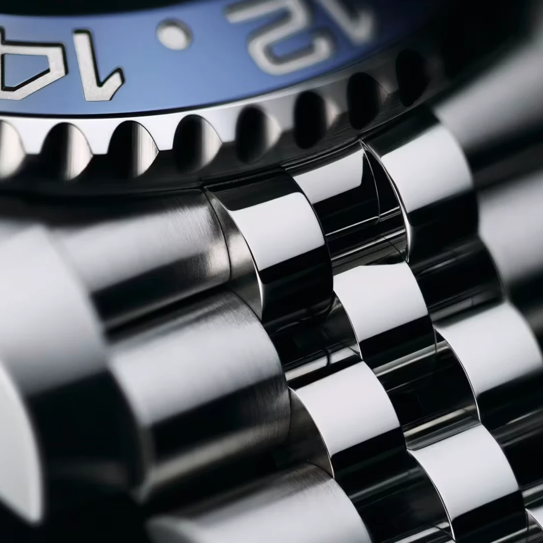 GMT-Master II 40mm Black/Blue Bezel Jubilee Ref. 126710BLNR - Image 4